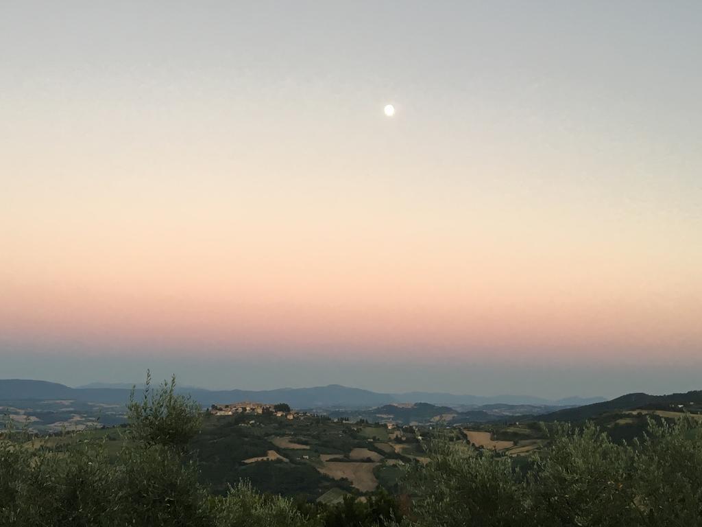 La Luna Di Mezzanotte Fratta Todina Exterior foto
